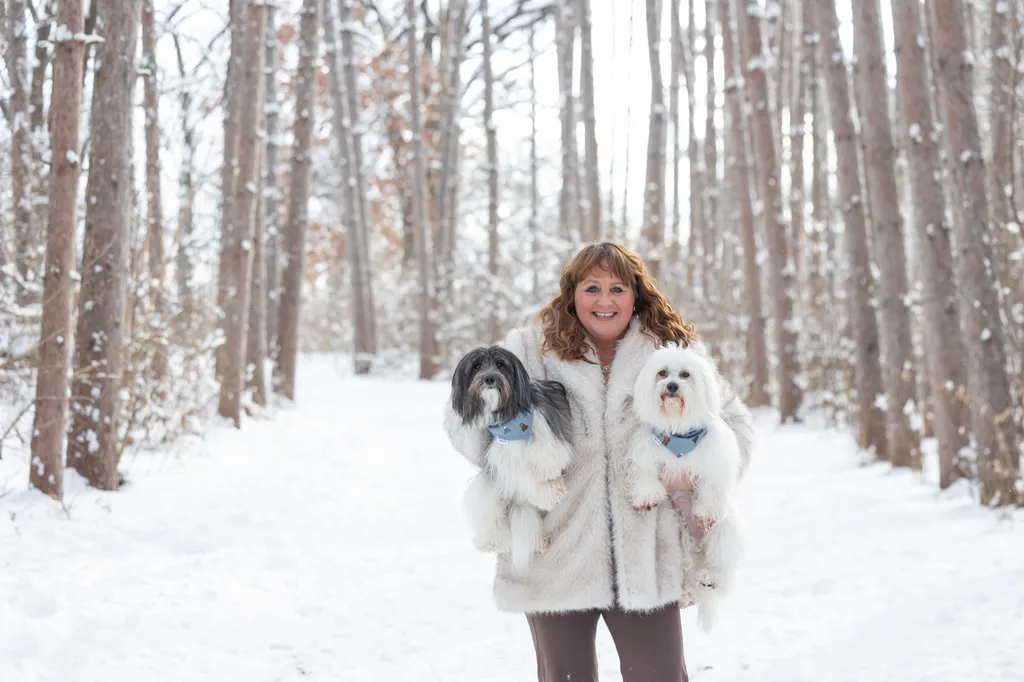 The Magic of Winter Pet Photography Sessions in Minnesota, photo 5 of 13